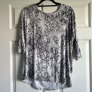 Women’s Dana Buchman Snakeskin Print Shirt!